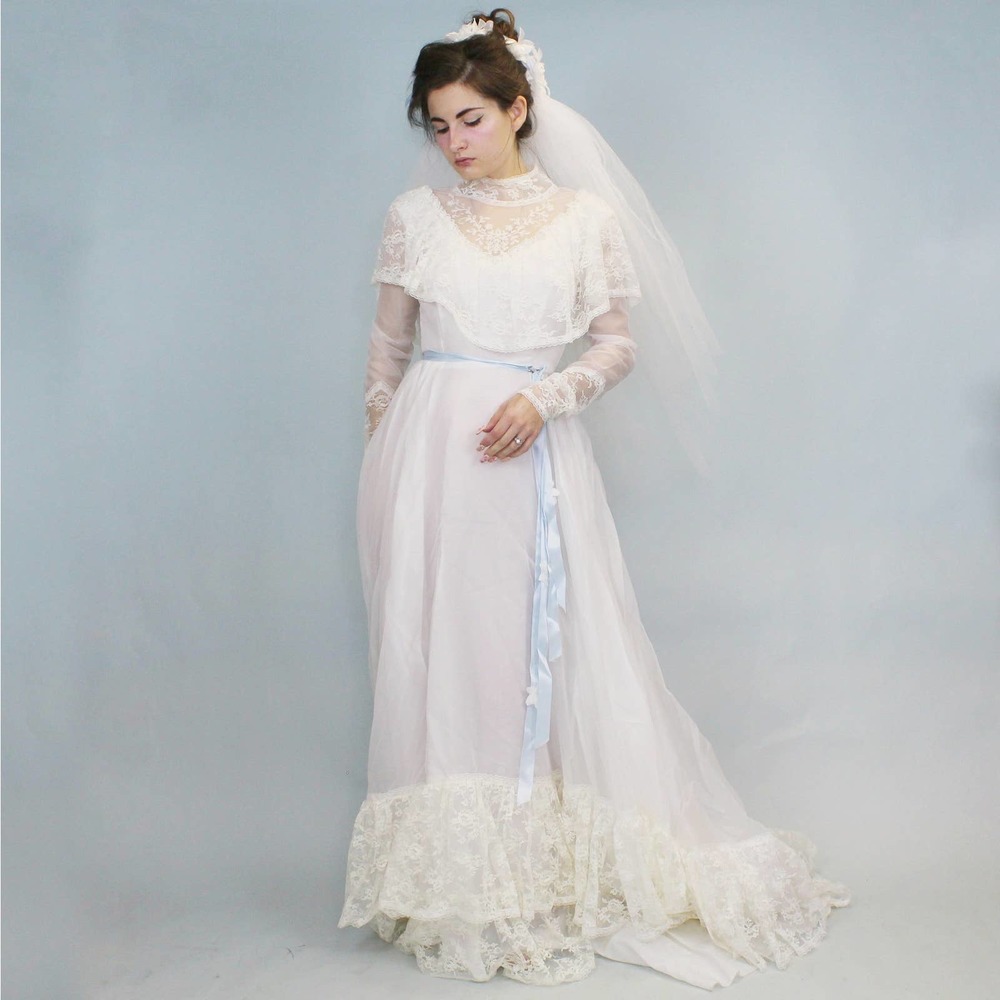 Vintage 80s Victorian Lace A-line Wedding Dress